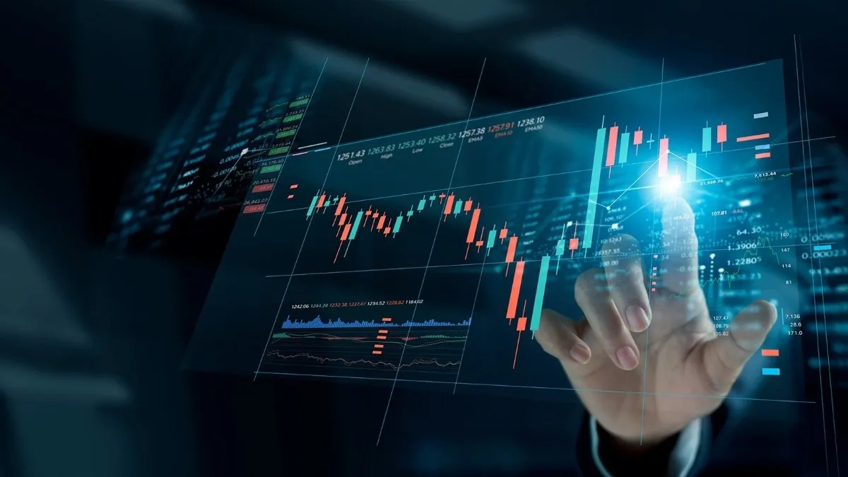 Yes bank share performance declines amid market challenges