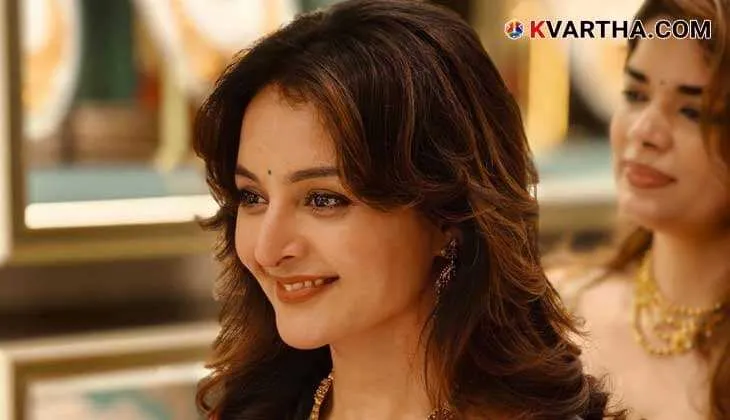 മഞ്ജു വാര്യര്: Manju Warrier Fan Incident Shocks Palakkad Jewelry Showroom