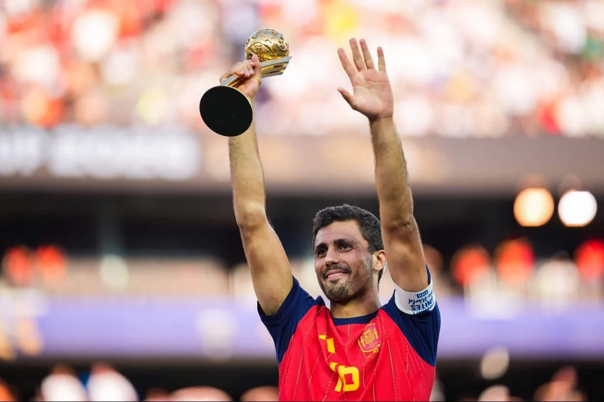 Rodri faces decision amid Barcelona and Real Madrid interest
