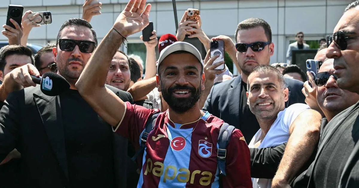 Trabzonspor unveils Mohamed Salah to over 30,000 supporters at Papara Park